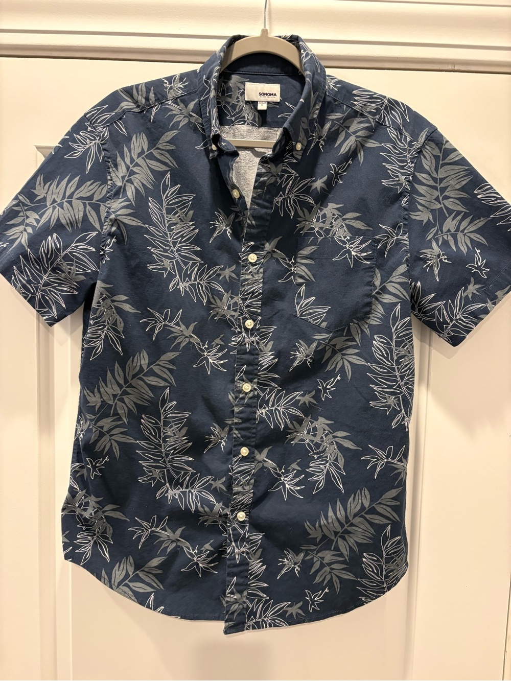 Sonoma Navy Blue Short-Sleeve Button-Down Shirt with Gray Leaf Print